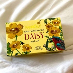 Daisy Panrosa Soap herbal essence bar soap gentle scent 7 Oz solid bar soap.
